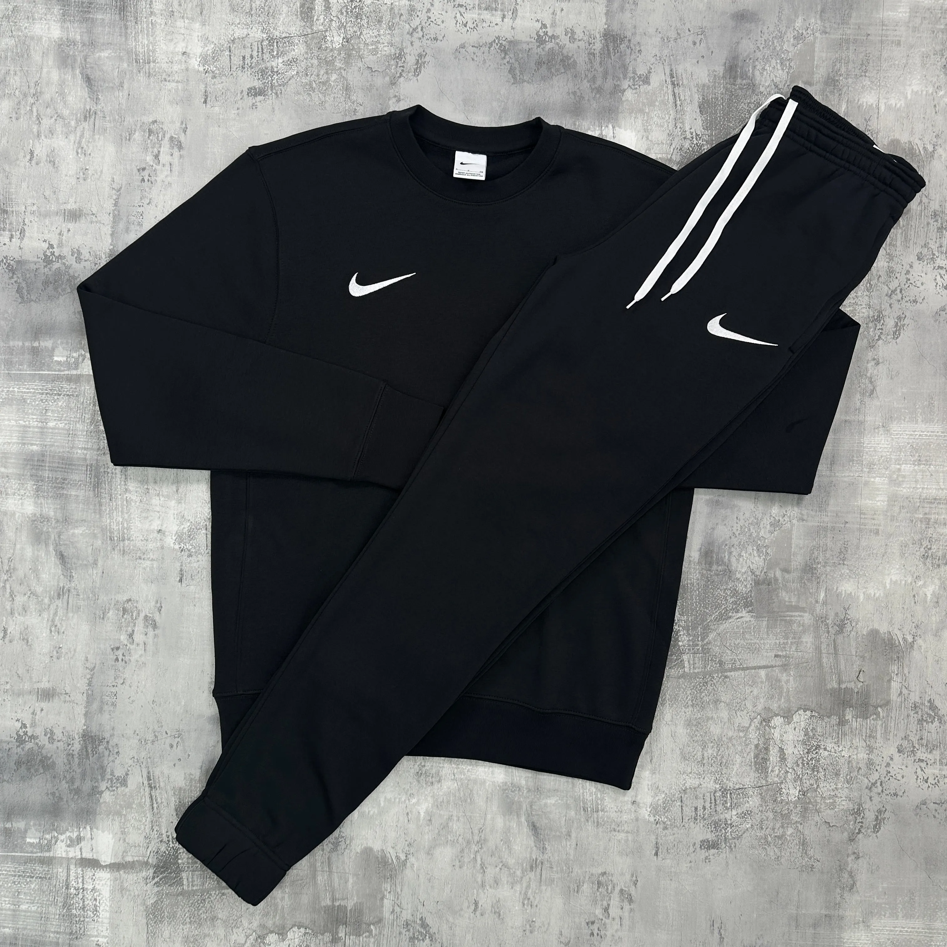 Nike Club Tracksuit Black - Crewneck & Trousers